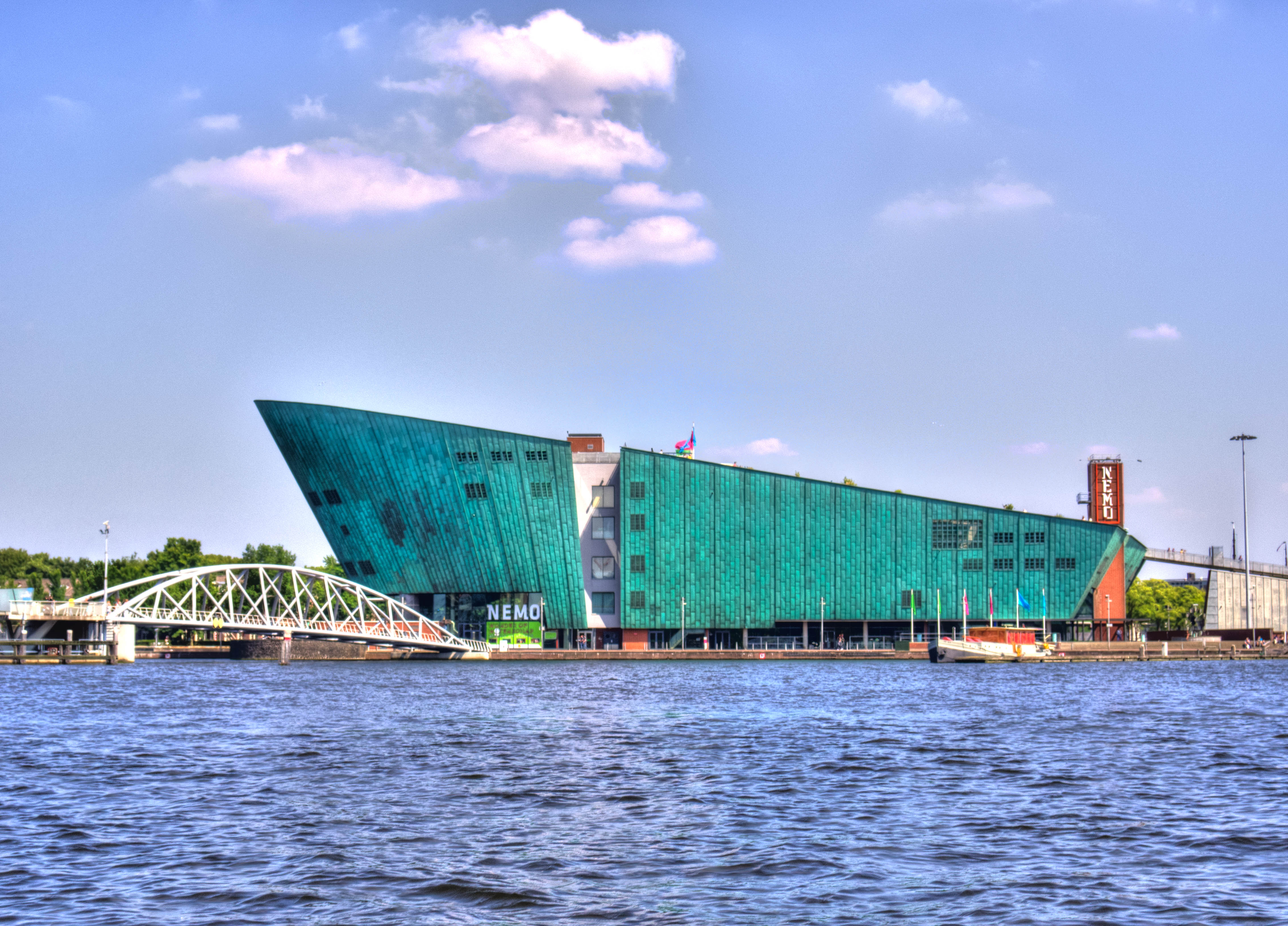 Buitenaanzicht of zaal van NEMO Science Museum
